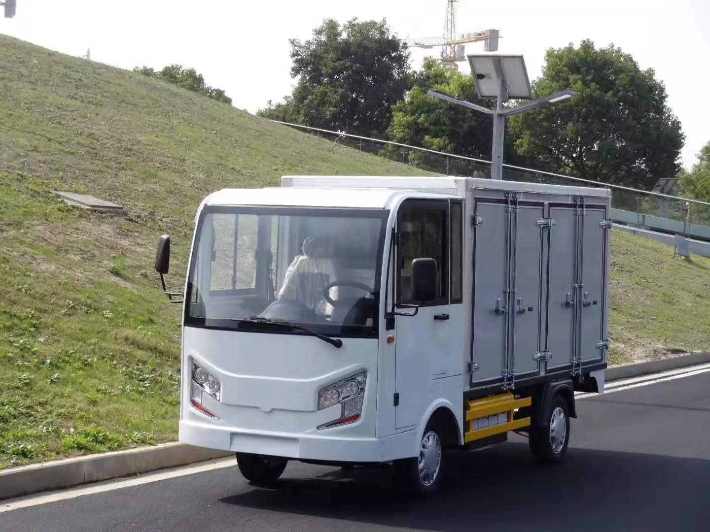 电动送餐车